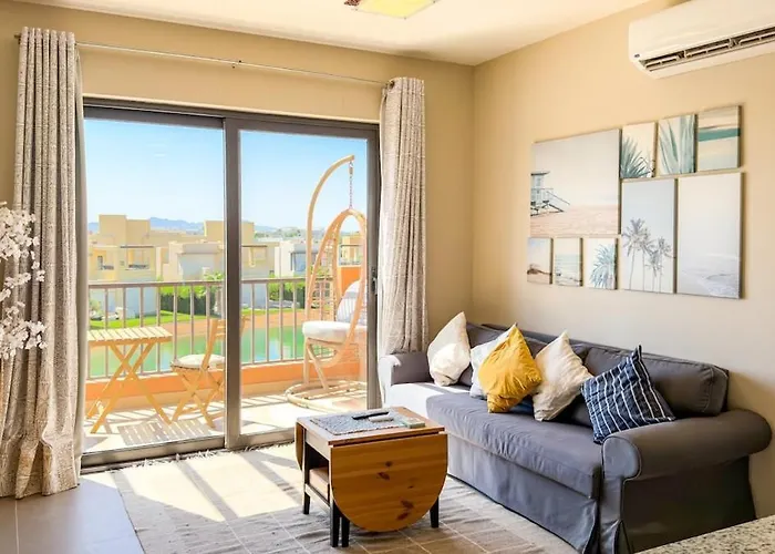 Lagoon & Shared Pool Views! Tawila 2br In El Gouna شقة