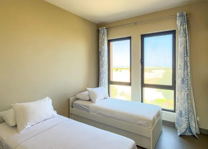 Lagoon & Shared Pool Views! Tawila 2br In El Gouna شقة